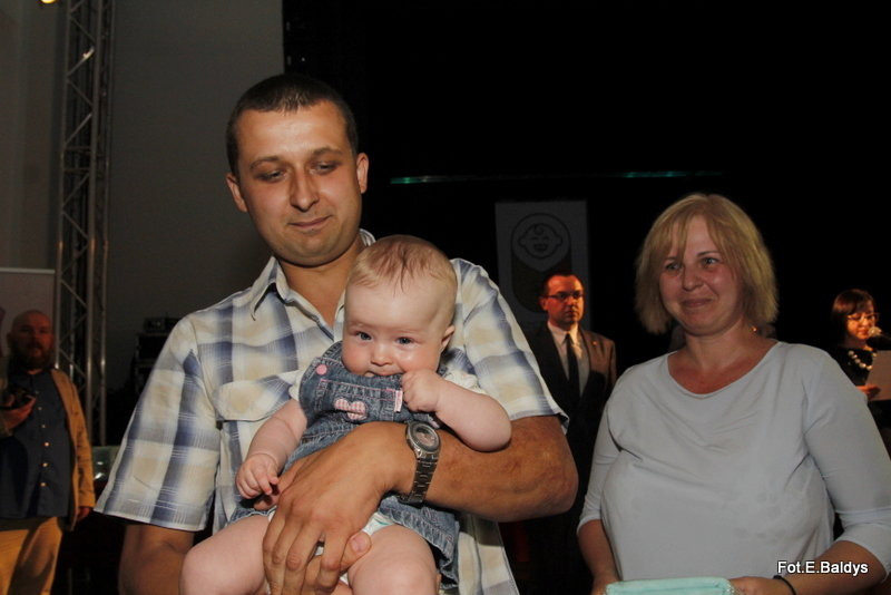 Uroczyście wręczono becikowe (zdjęcia)