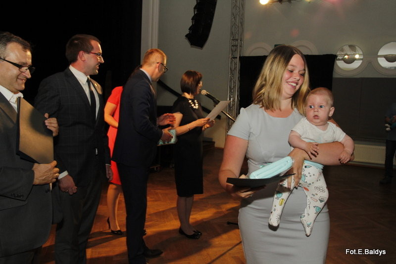 Uroczyście wręczono becikowe (zdjęcia)