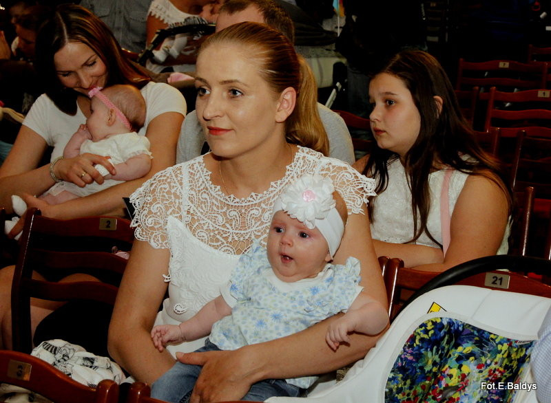 Uroczyście wręczono becikowe (zdjęcia)