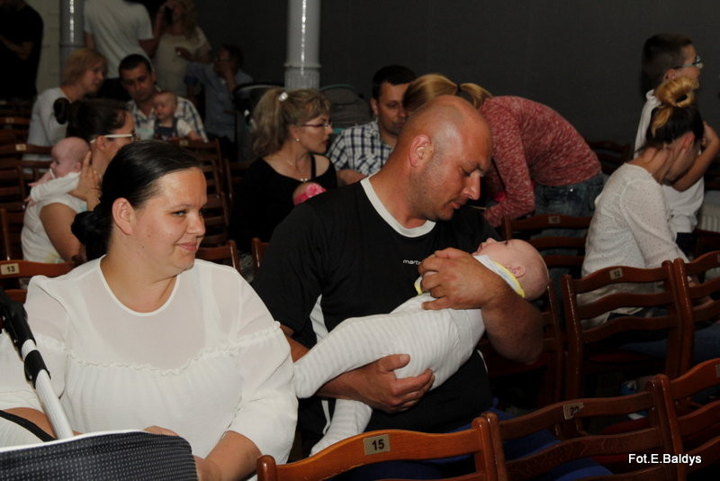 Uroczyście wręczono becikowe (zdjęcia)