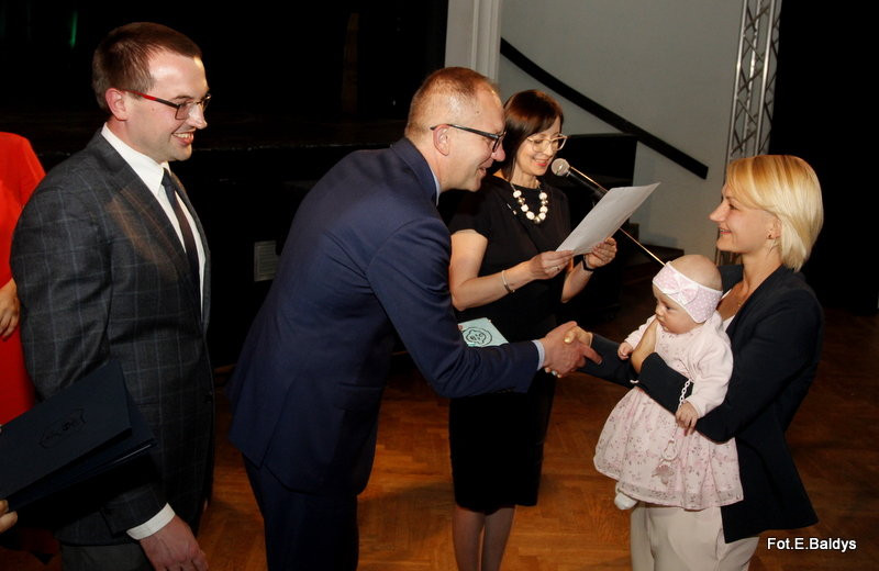 Uroczyście wręczono becikowe (zdjęcia)
