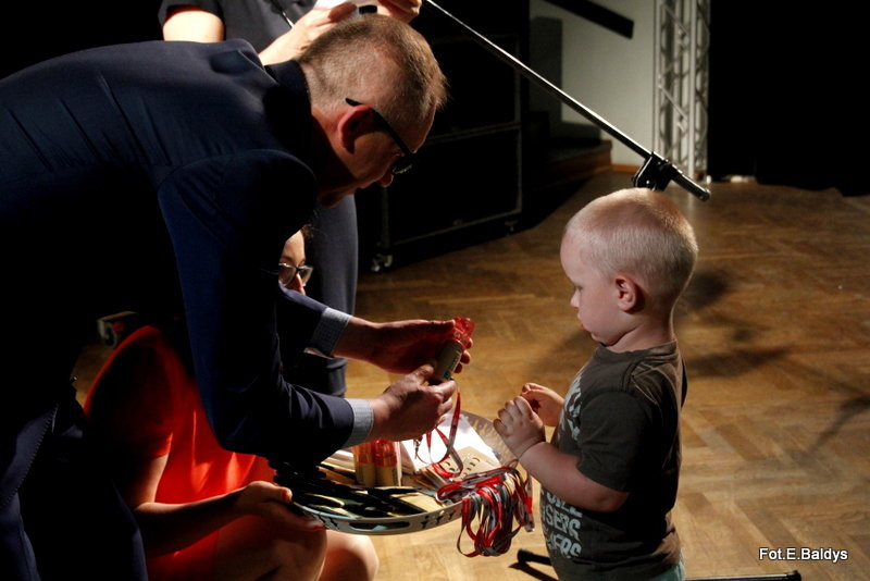 Uroczyście wręczono becikowe (zdjęcia)