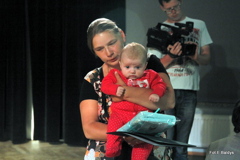 Uroczyście wręczono becikowe (zdjęcia)