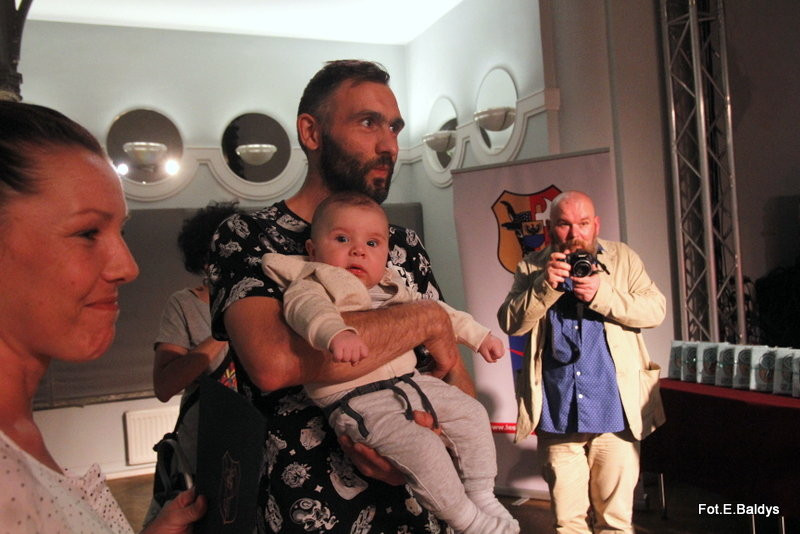 Uroczyście wręczono becikowe (zdjęcia)