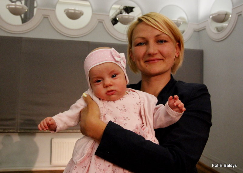 Uroczyście wręczono becikowe (zdjęcia)