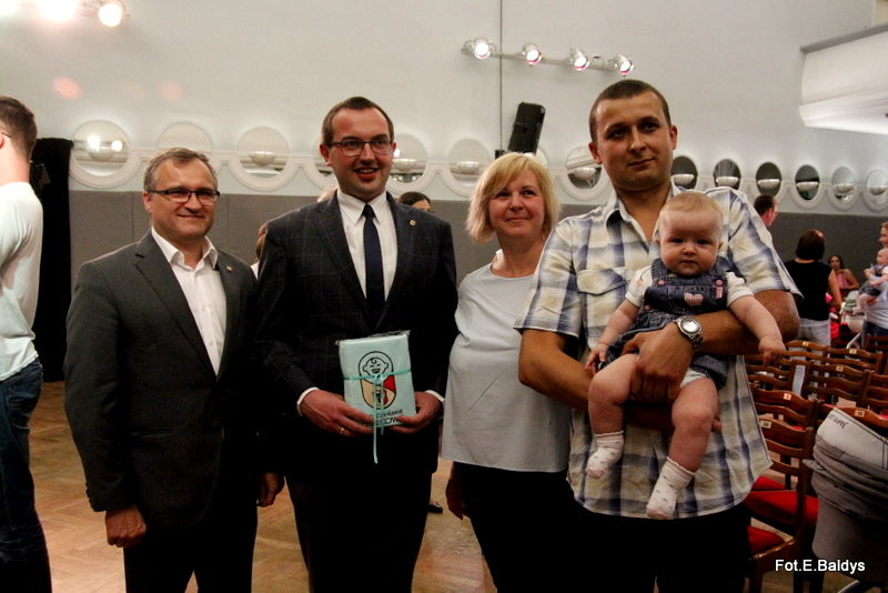 Uroczyście wręczono becikowe (zdjęcia)