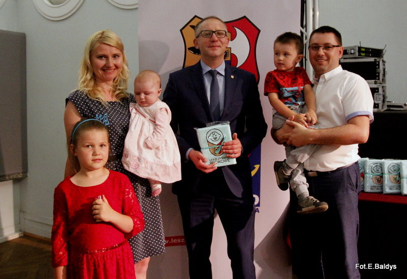 Uroczyście wręczono becikowe (zdjęcia)