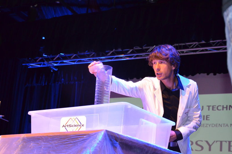 Eksperymenty w MOK-u (zdjęcia)