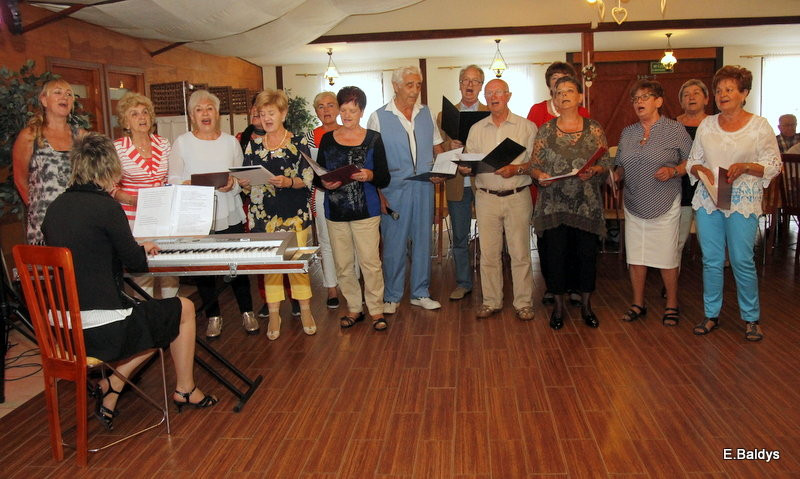 Biesiadą zakończył Rok Akademicki UTW w Lesznie(zdjęcia)