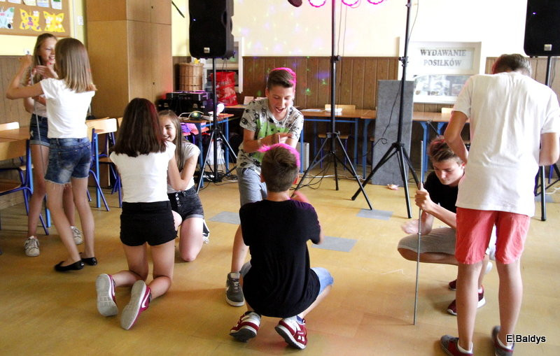 Dyskotekowo zakończyli 6 klasę (zdjęcia)