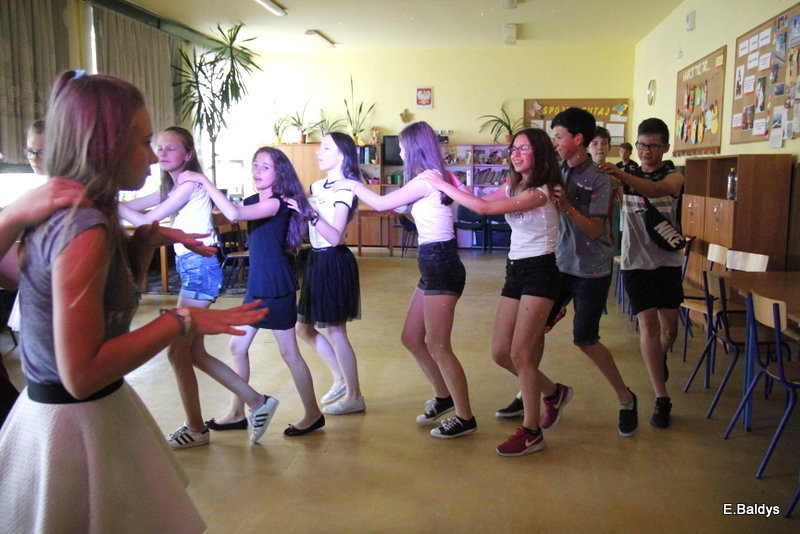 Dyskotekowo zakończyli 6 klasę (zdjęcia)