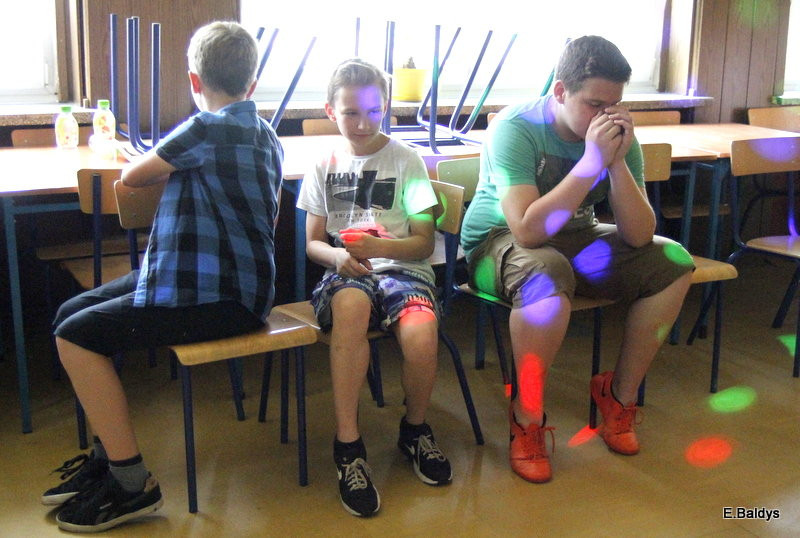 Dyskotekowo zakończyli 6 klasę (zdjęcia)