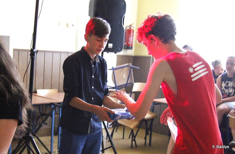 Dyskotekowo zakończyli 6 klasę (zdjęcia)