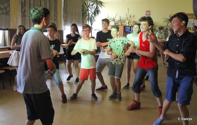 Dyskotekowo zakończyli 6 klasę (zdjęcia)