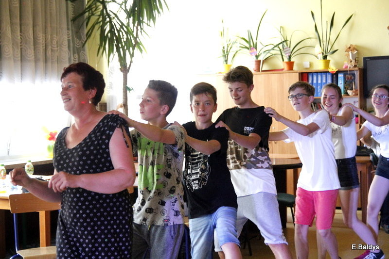 Dyskotekowo zakończyli 6 klasę (zdjęcia)