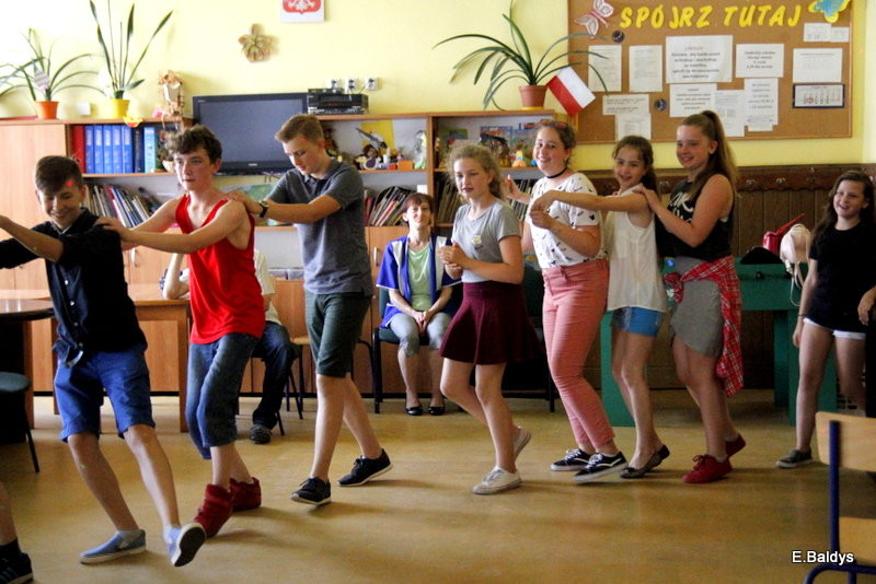 Dyskotekowo zakończyli 6 klasę (zdjęcia)