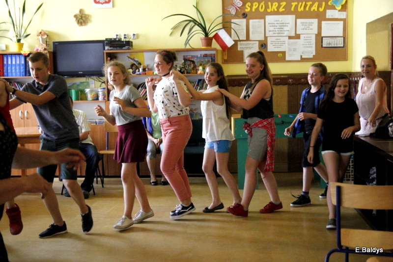 Dyskotekowo zakończyli 6 klasę (zdjęcia)