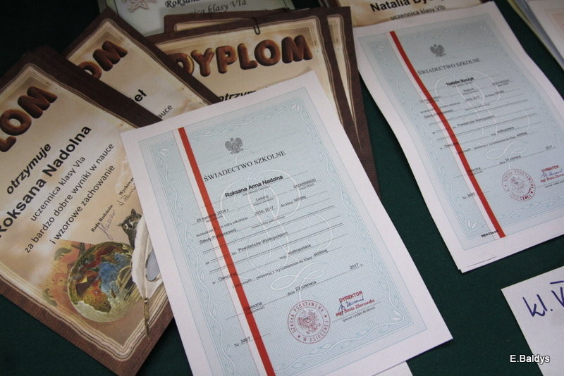 Zakończyli naukę w Zespole Szkół w Osiecznej (zdjęcia)