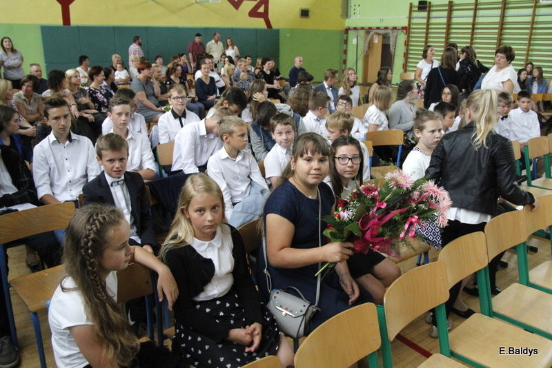 Zakończyli naukę w Zespole Szkół w Osiecznej (zdjęcia)