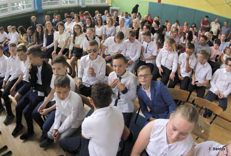 Zakończyli naukę w Zespole Szkół w Osiecznej (zdjęcia)