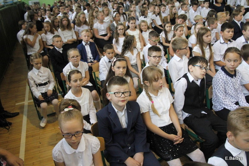 Zakończyli naukę w Zespole Szkół w Osiecznej (zdjęcia)