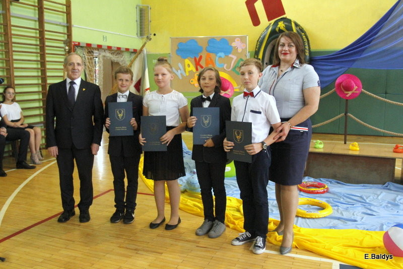 Zakończyli naukę w Zespole Szkół w Osiecznej (zdjęcia)