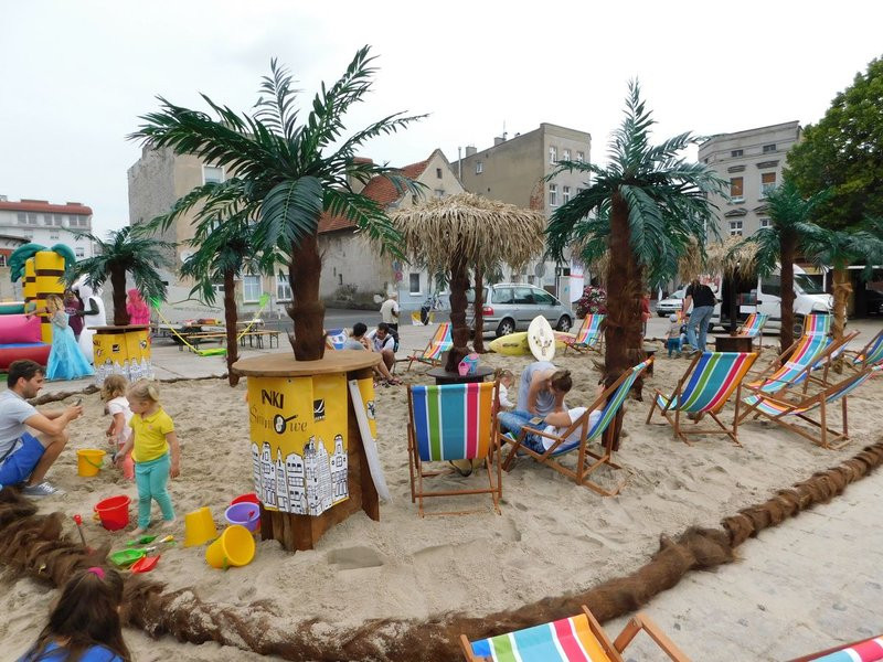 Palmy i piasek na Nowym Rynku (zdjęcia)