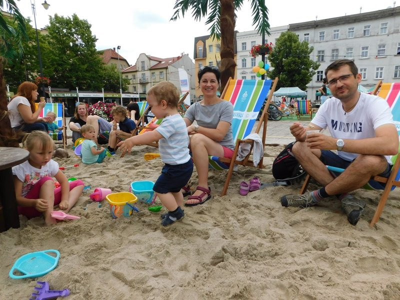 Palmy i piasek na Nowym Rynku (zdjęcia)