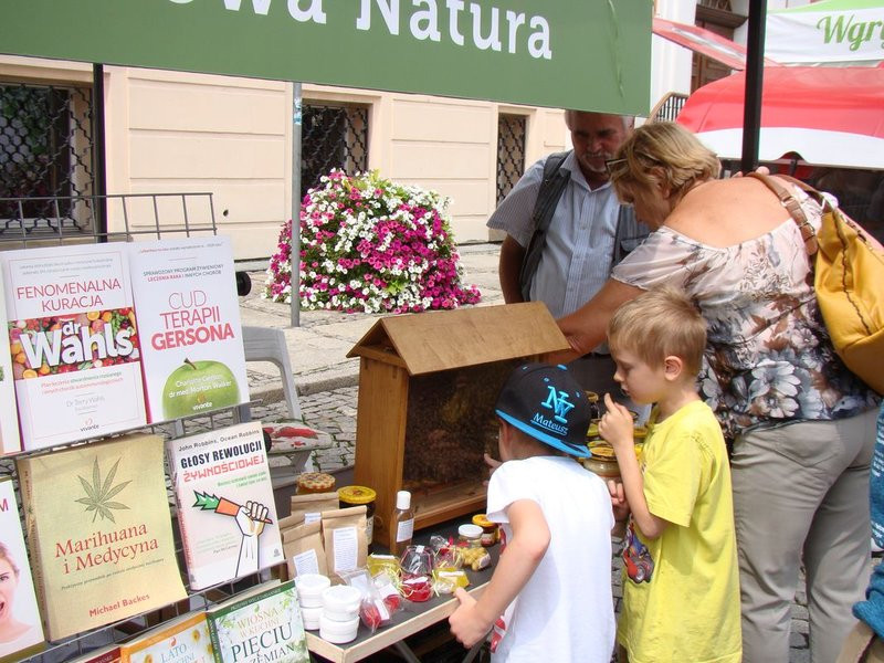 Rynek tętniący życiem (kilka zdjęć)