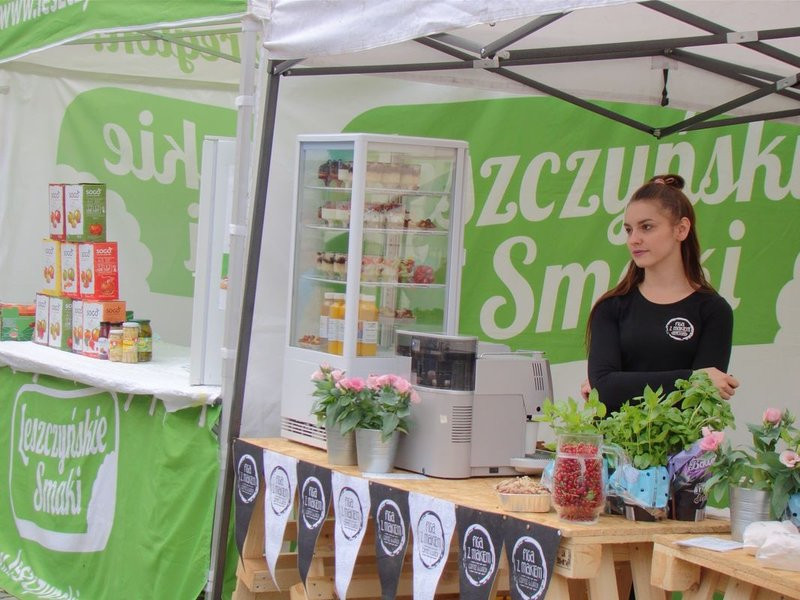 Rynek tętniący życiem (kilka zdjęć)