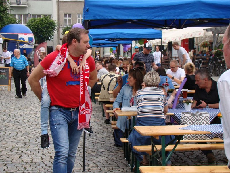 Rynek tętniący życiem (kilka zdjęć)