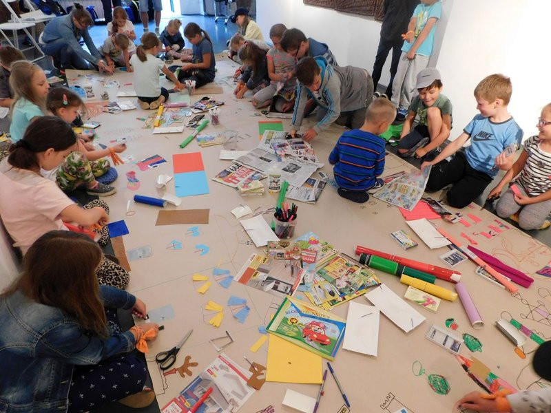 Mali artyści w Galerii MBWA  (kilka zdjęć)