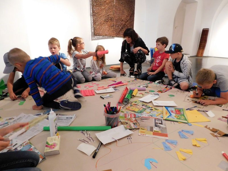 Mali artyści w Galerii MBWA  (kilka zdjęć)