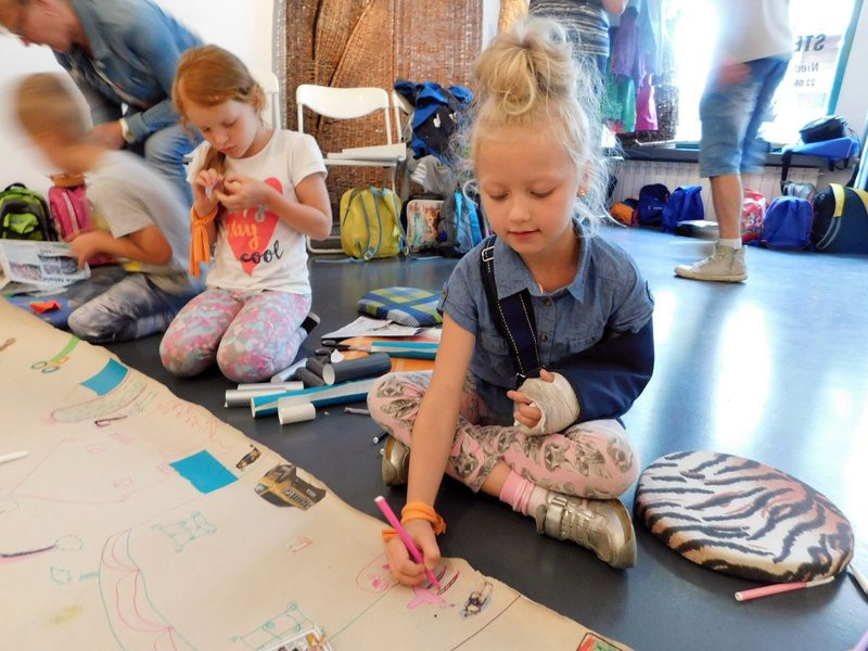 Mali artyści w Galerii MBWA  (kilka zdjęć)