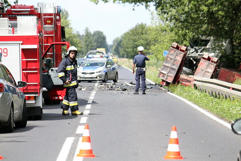 Zginął w zderzeniu z ciężarówką (zdjęcia)