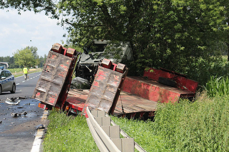 Zginął w zderzeniu z ciężarówką (zdjęcia)