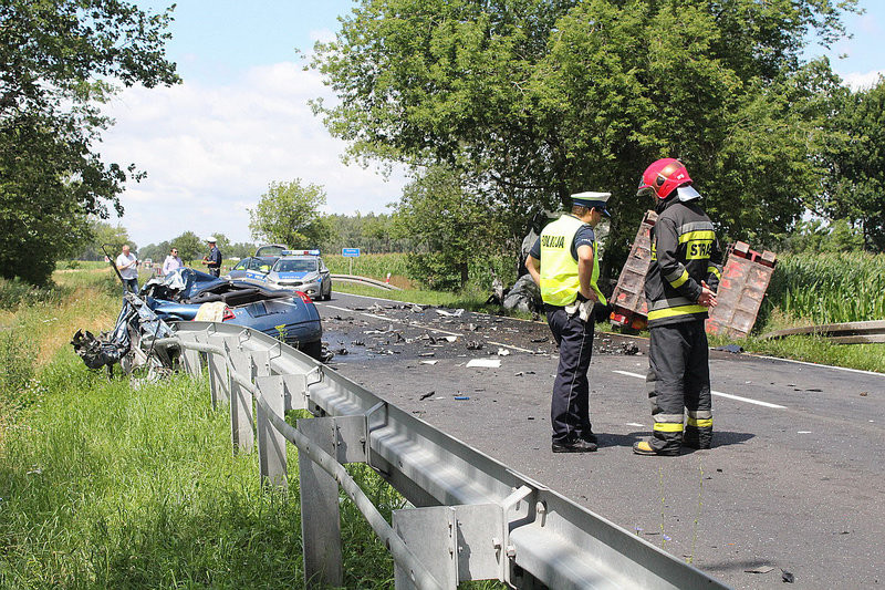 Zginął w zderzeniu z ciężarówką (zdjęcia)