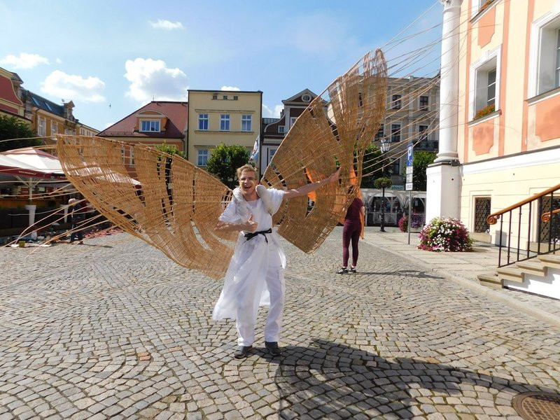 Rozwinęli skrzydła nad miastem (kilka zdjęć)