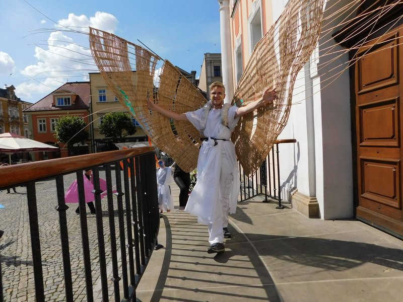 Rozwinęli skrzydła nad miastem (kilka zdjęć)