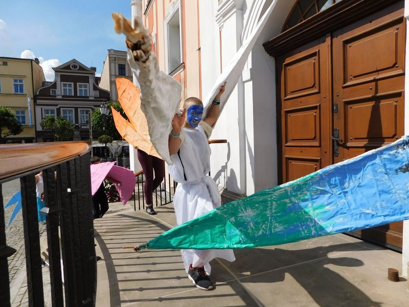 Rozwinęli skrzydła nad miastem (kilka zdjęć)