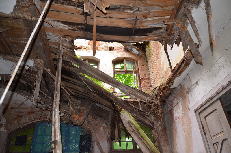 Pałac w Zbarzewie na sprzedaż (zdjęcia)