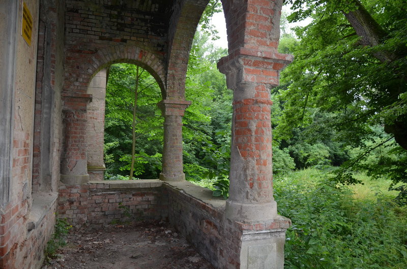 Pałac w Zbarzewie na sprzedaż (zdjęcia)