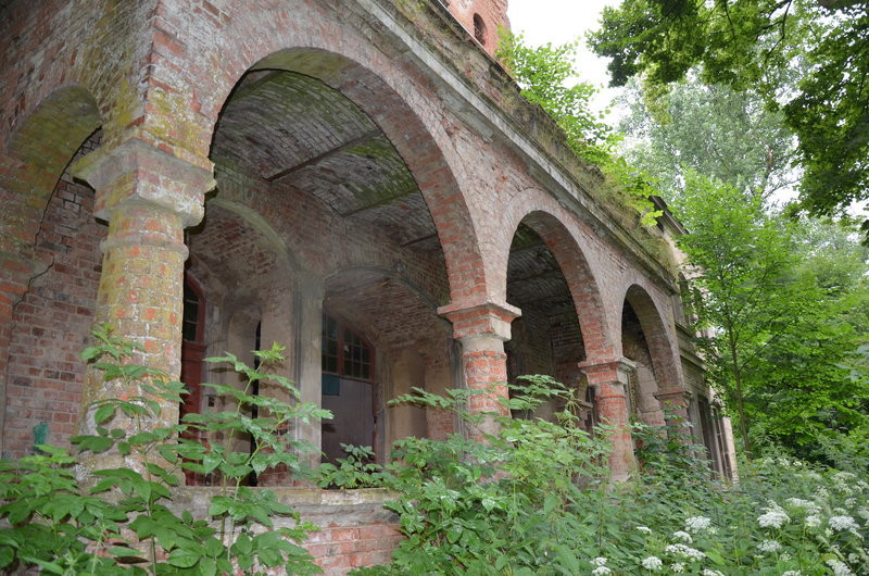 Pałac w Zbarzewie na sprzedaż (zdjęcia)