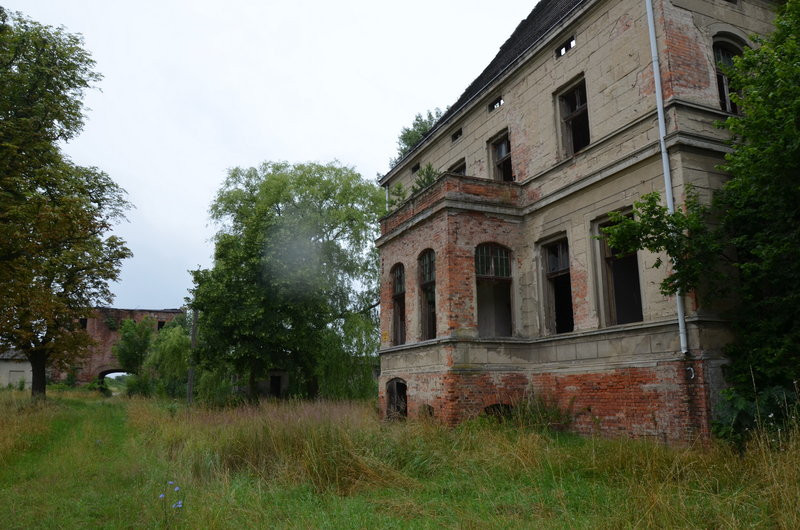 Pałac w Zbarzewie na sprzedaż (zdjęcia)