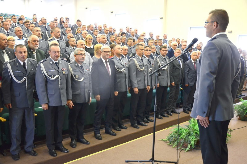 Wyróżnienia i awanse dla policjantów (zdjęcia)