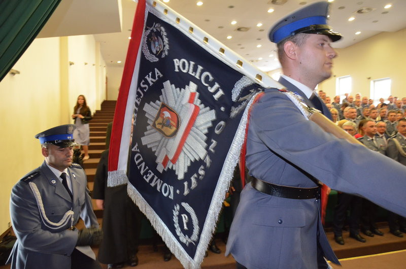 Wyróżnienia i awanse dla policjantów (zdjęcia)