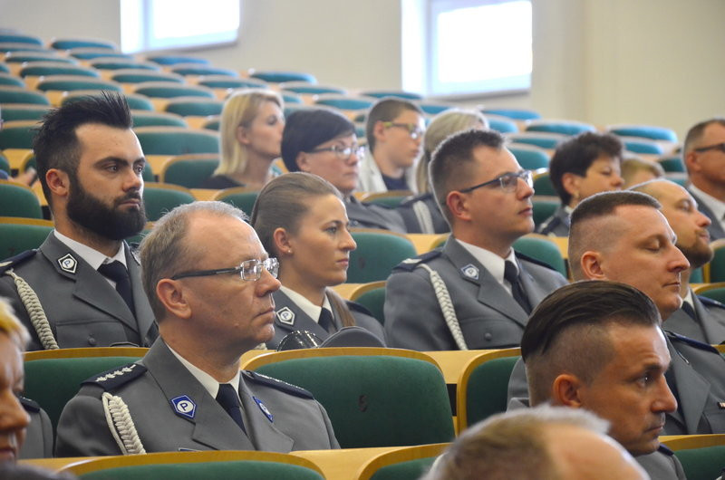 Wyróżnienia i awanse dla policjantów (zdjęcia)