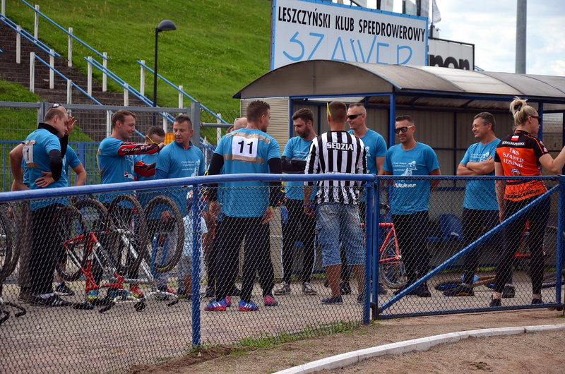 Ostra walka w turnieju oldbojów (zdjęcia)