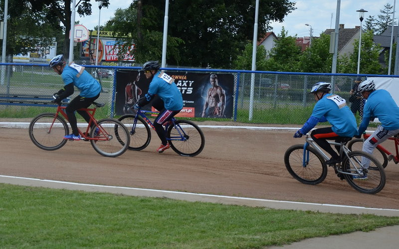 Ostra walka w turnieju oldbojów (zdjęcia)