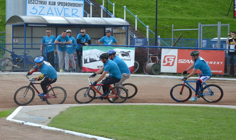 Ostra walka w turnieju oldbojów (zdjęcia)